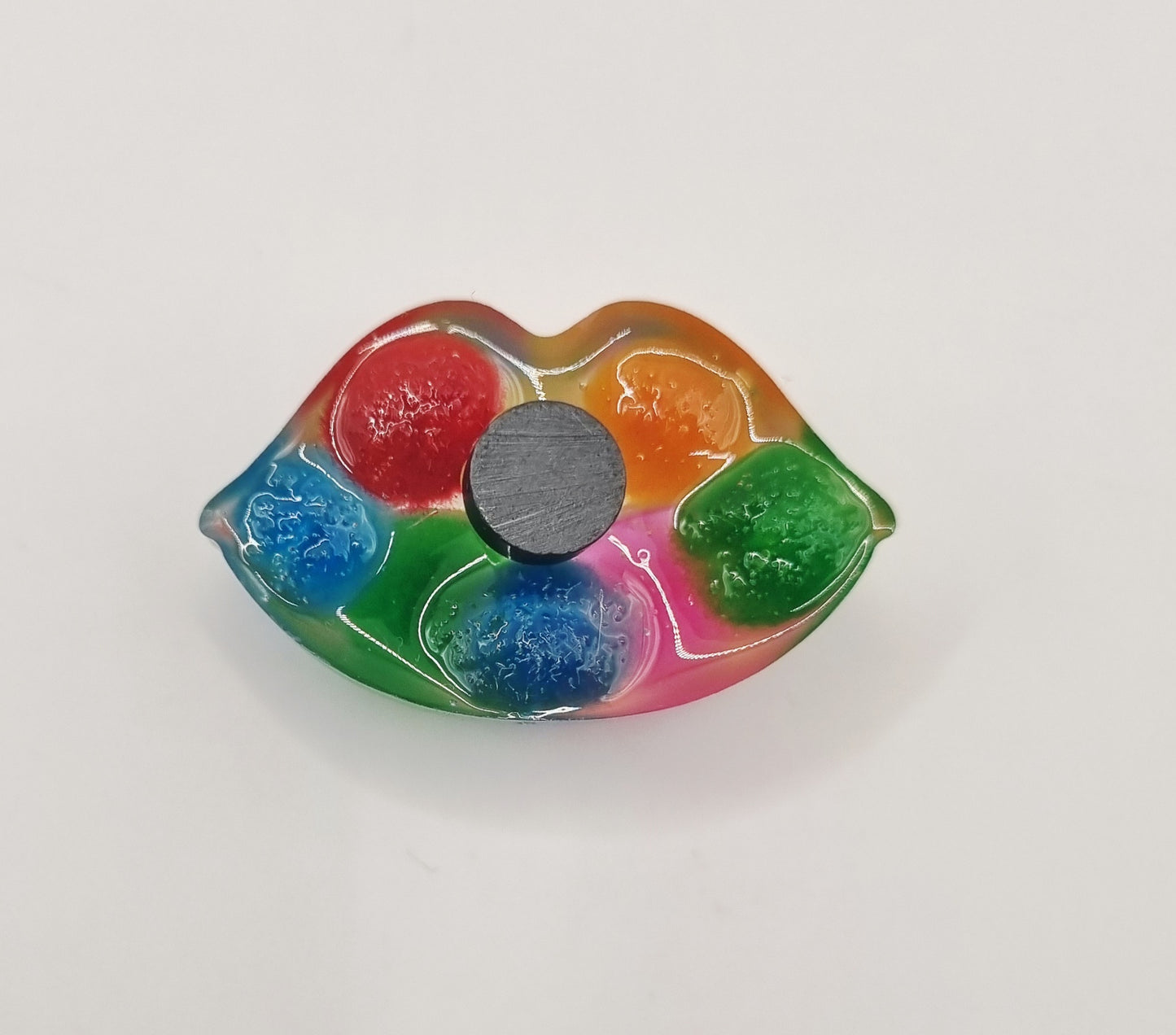 Petit magnet bouche en résine, avec pompons multicolores, longueur 3,5 cm