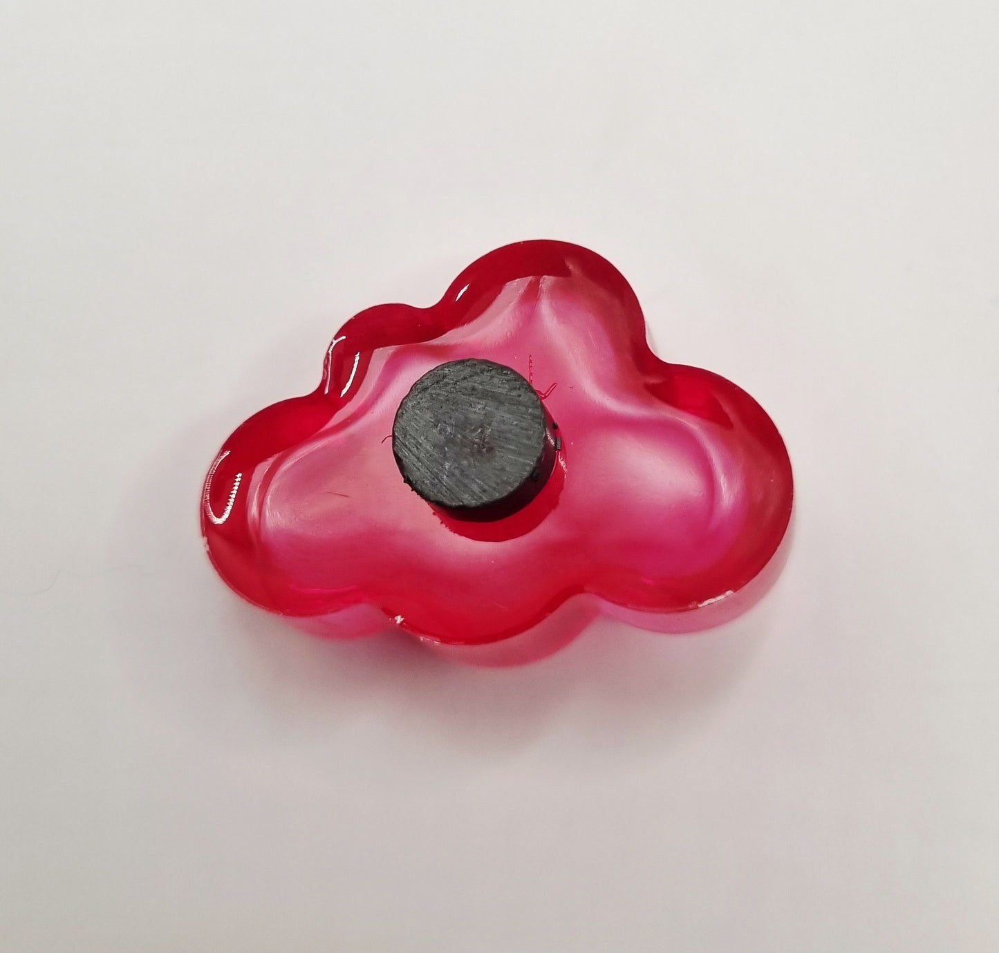 Petit magnet ou aimant frigo en forme de nuage rose, longueur 3 cm