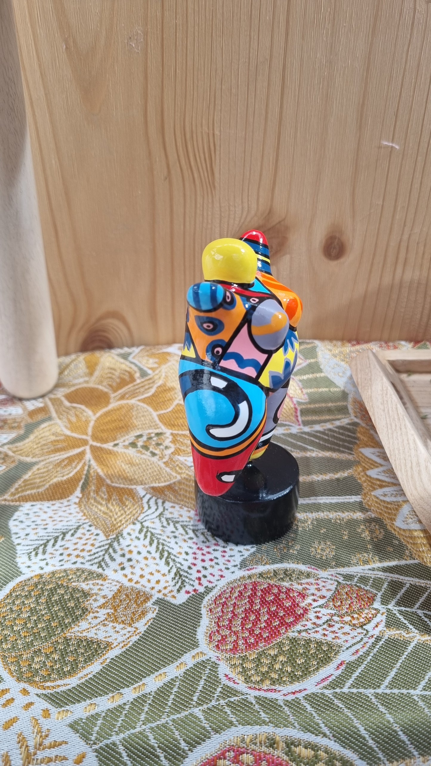 Sculpture of a round & curvy woman, resin colorful. Height 12 centimeters