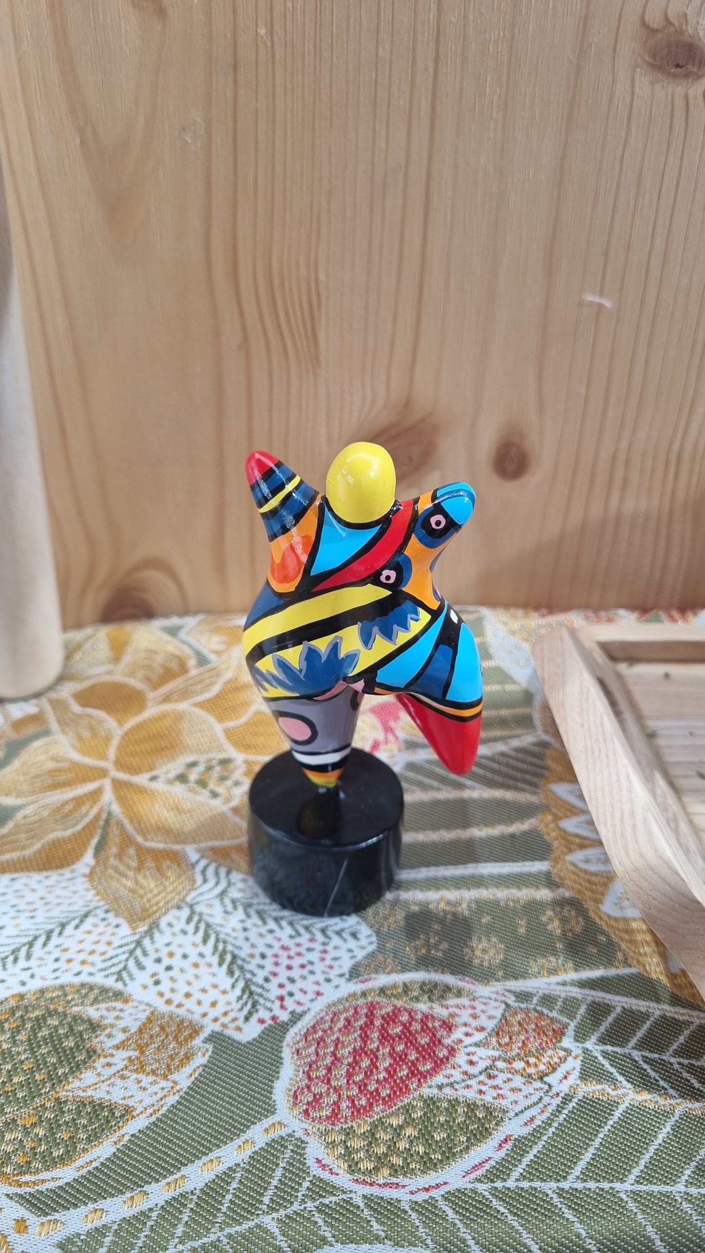 Sculpture of a round & curvy woman, resin colorful. Height 12 centimeters