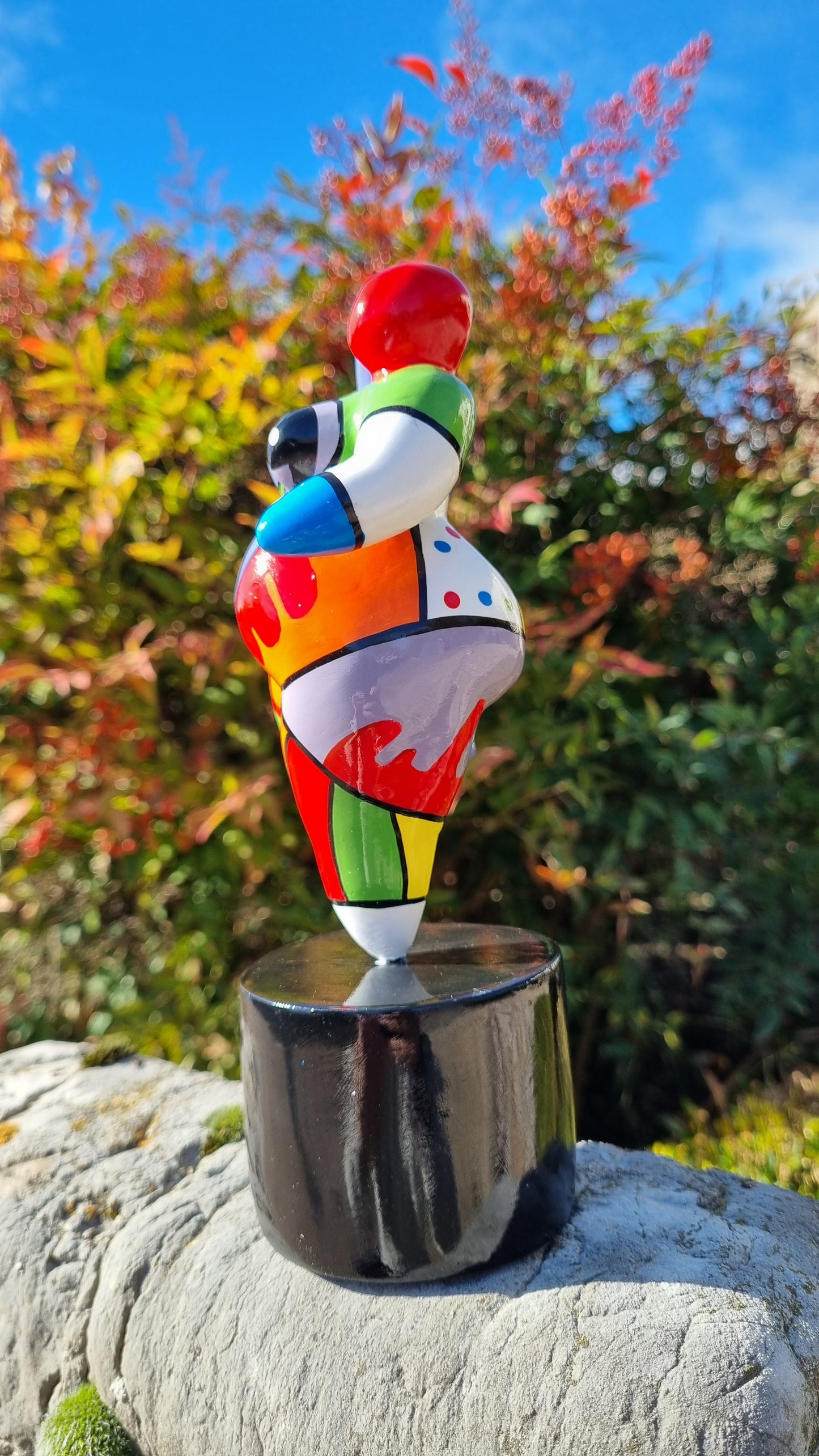 Statue de femme danseuse ronde style Nana, modèle "Dolly" en résine multicolore. Hauteur 20 centimètres