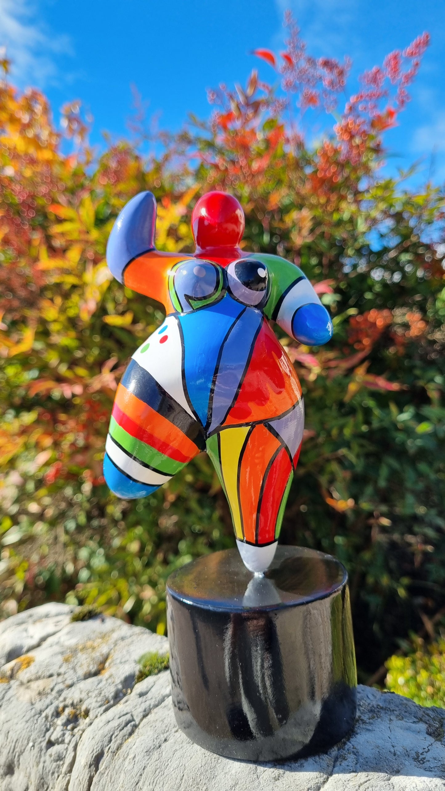 Statue de femme danseuse ronde style Nana, modèle "Dolly" en résine multicolore. Hauteur 20 centimètres