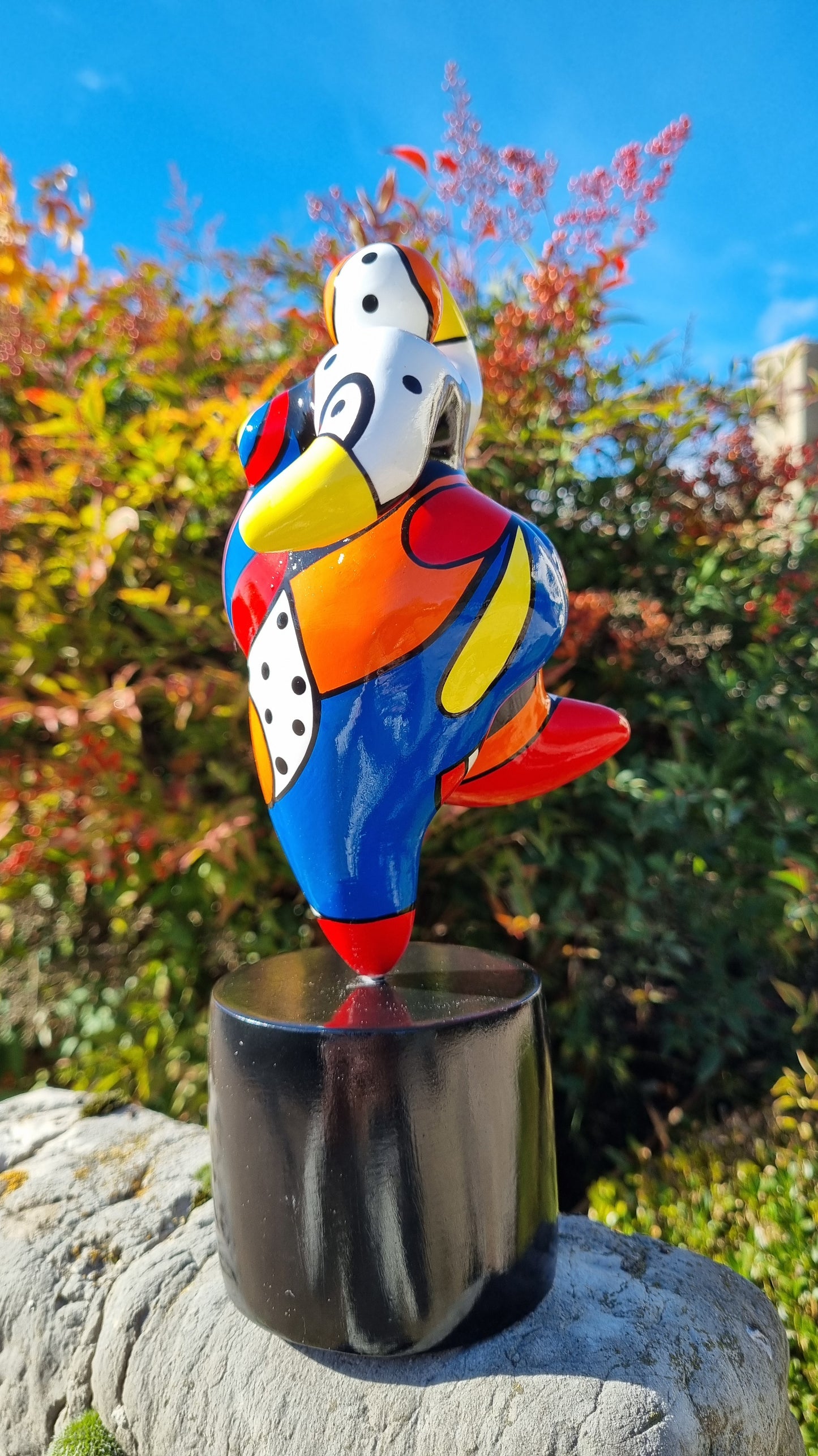 Statue de femme danseuse ronde style Nana, modèle "Dolly" en résine orange et multicolore. Hauteur 25 centimètres