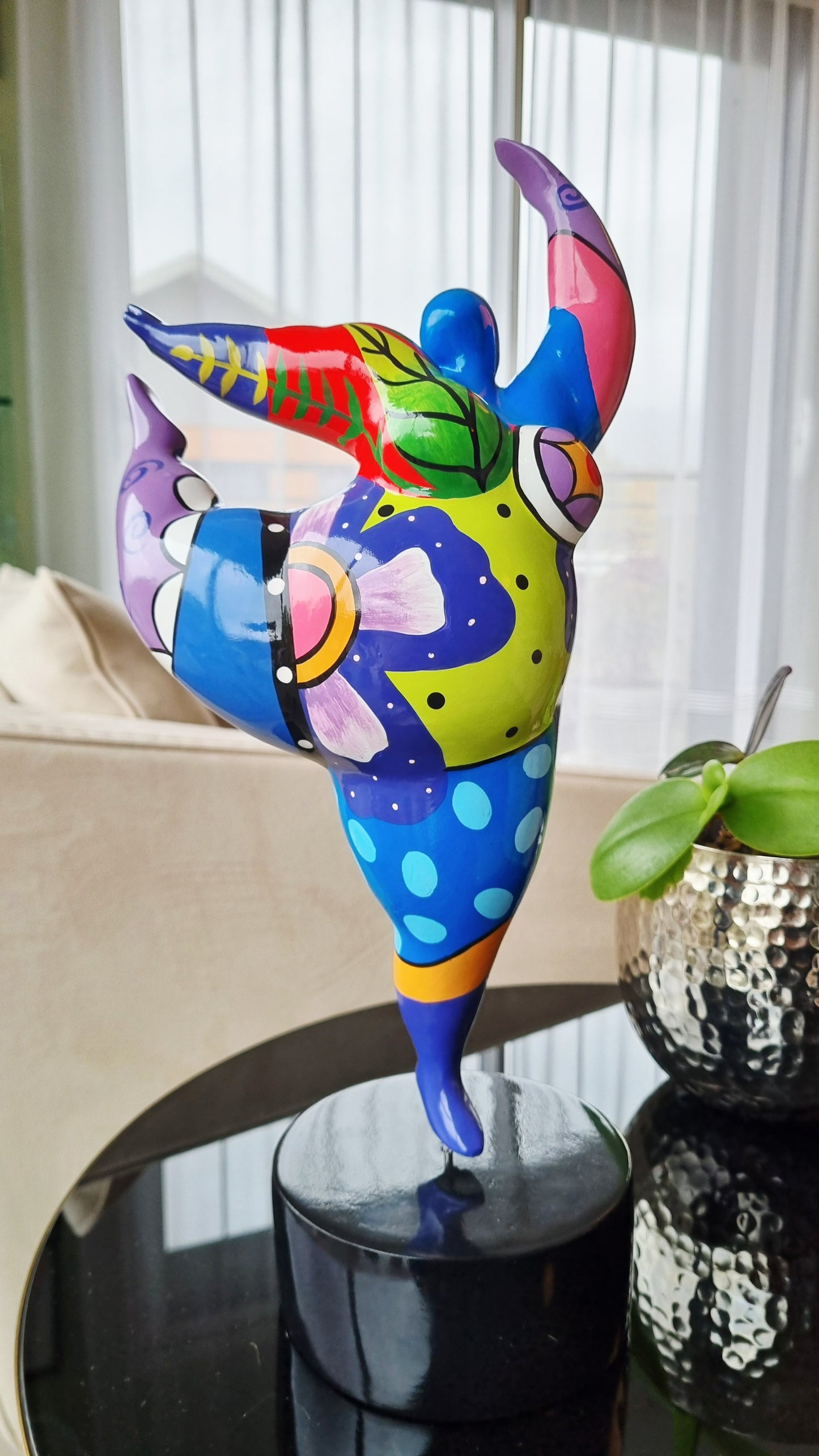 Sculpture of a round & curvy woman, resin colorful. Height 38 centimeters