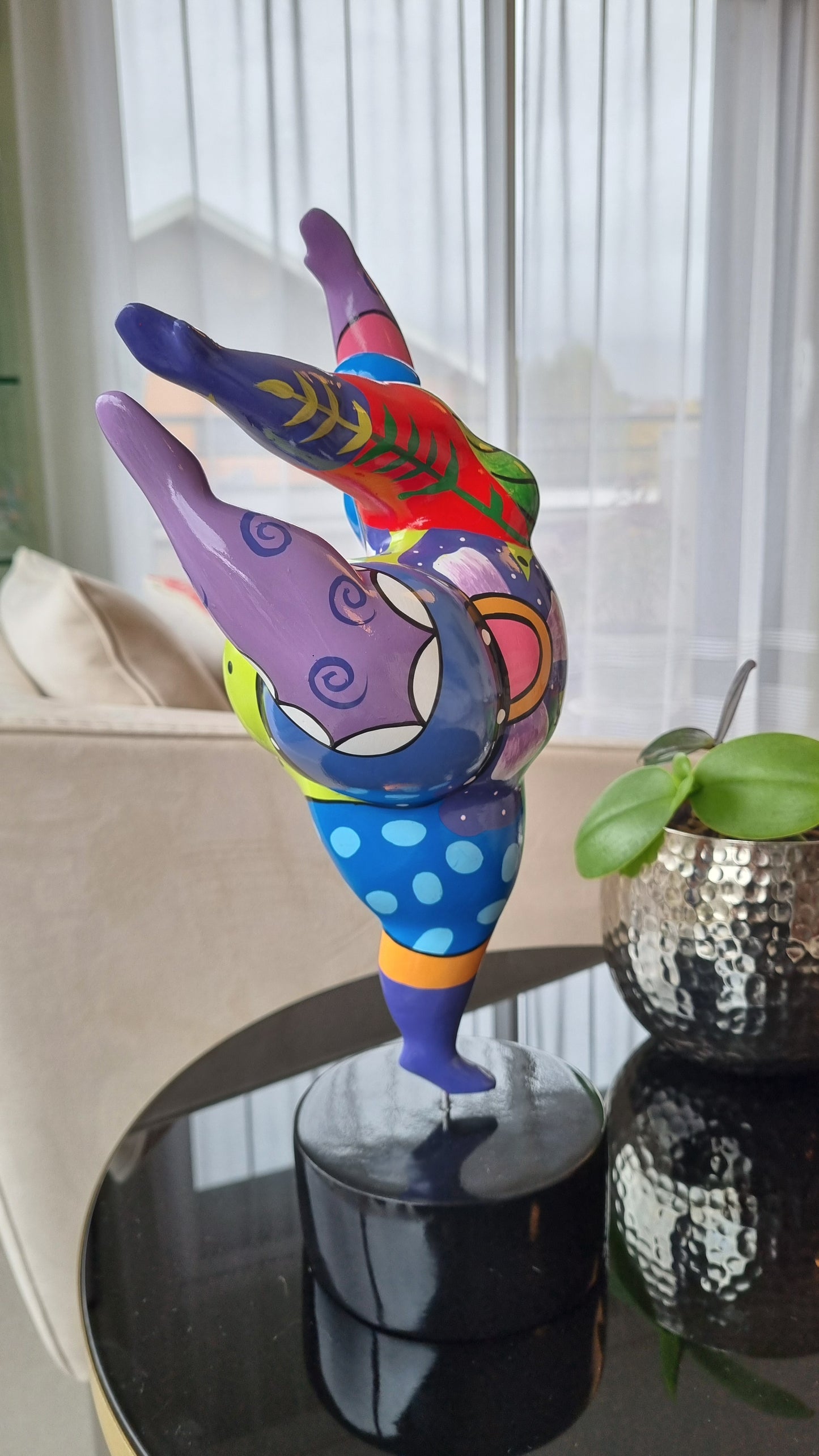 Sculpture of a round & curvy woman, resin colorful. Height 38 centimeters