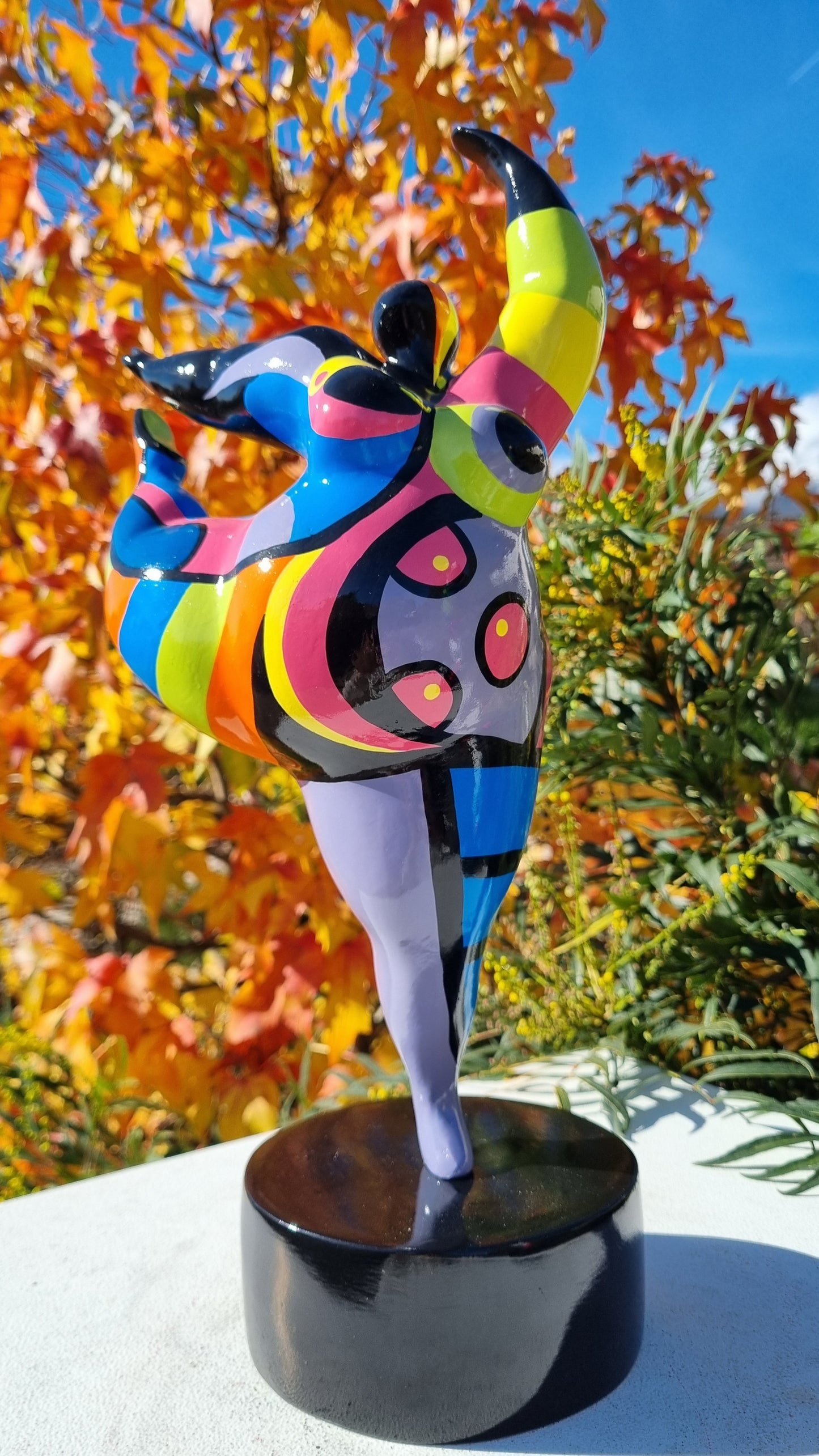 Sculpture of a round & curvy woman, resin colorful. Height 38 centimeters