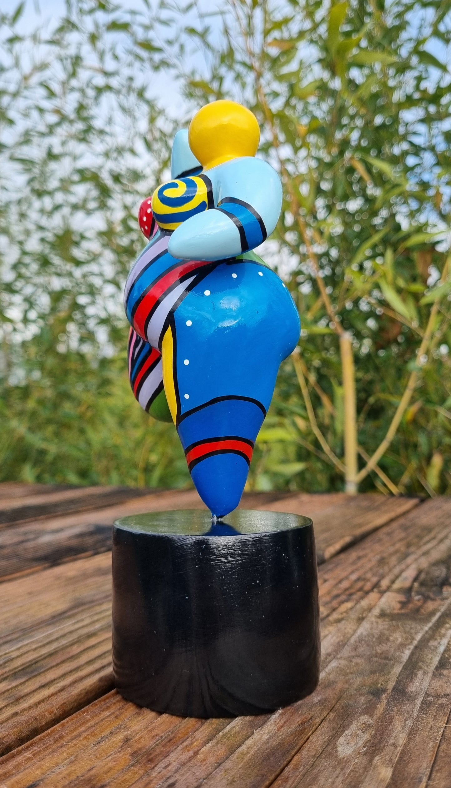 Statue de femme danseuse ronde style Nana, modèle "Dolly" en résine multicolore. Hauteur 20 centimètres