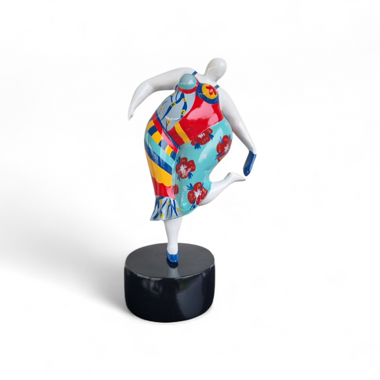Statue de femme danseuse ronde, dans le style des "Nanas" en résine multicolore. Hauteur 33 centimètres