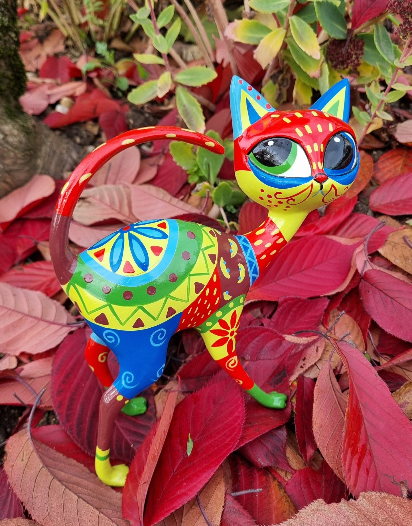 Statuette Chat jaune style Mexicain Día de los Muertos. Sculpture colorée en résine, 19/24 cm  peinte à la main, décoration Laure Terrier