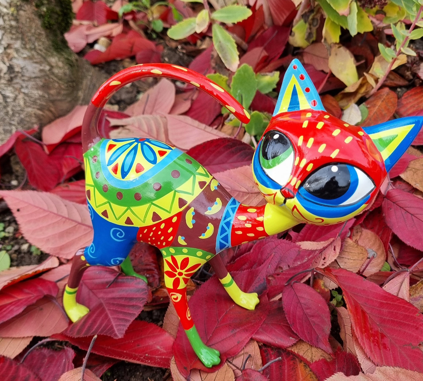 Statuette Chat jaune style Mexicain Día de los Muertos. Sculpture colorée en résine, 19/24 cm  peinte à la main, décoration Laure Terrier