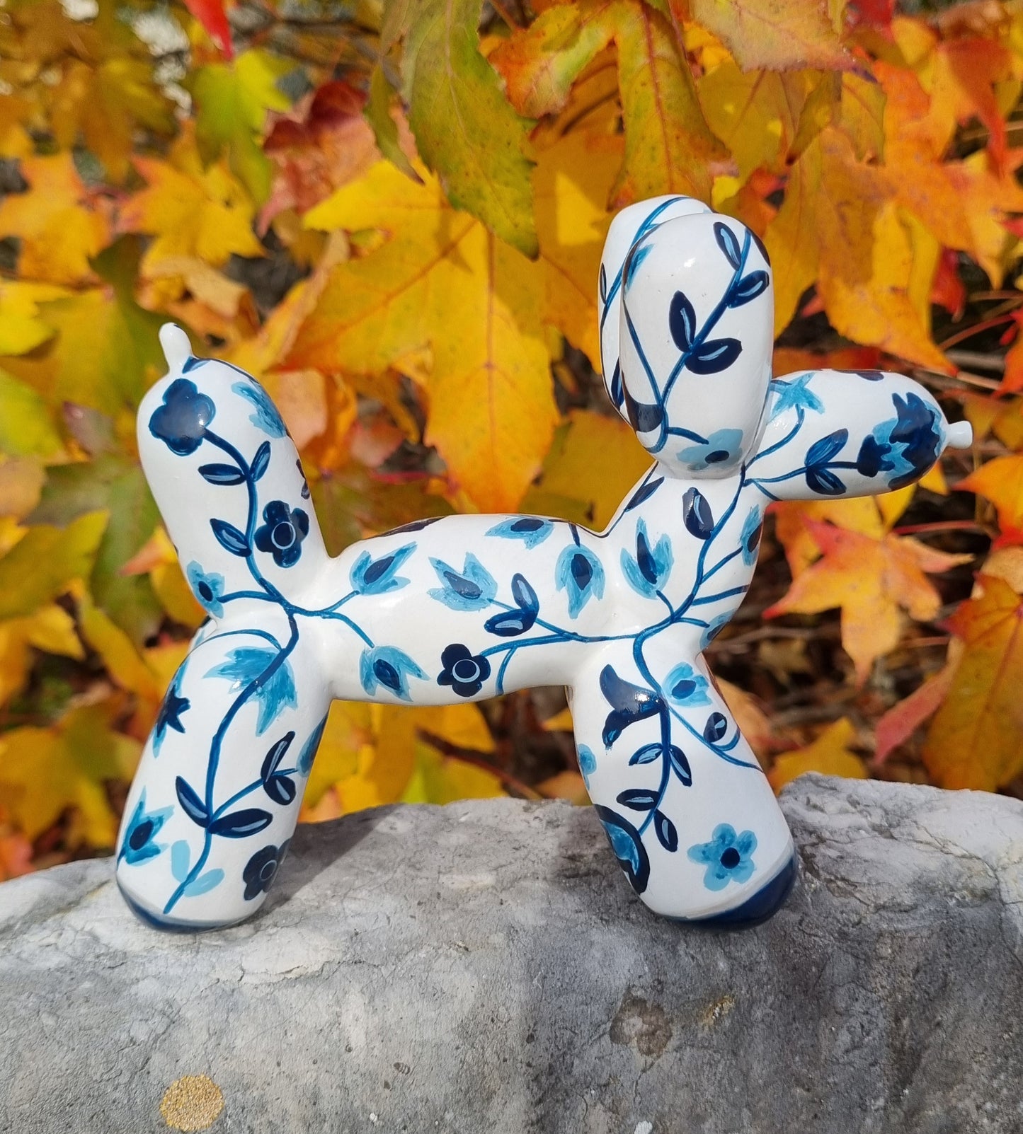 Statue chien Ballon en résine, 18 par 16 centimètres