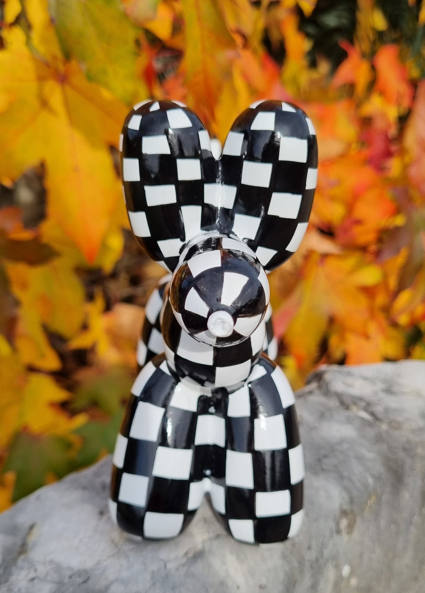 Balloon dog statue in resin, length 7 inches (18 centimeters)