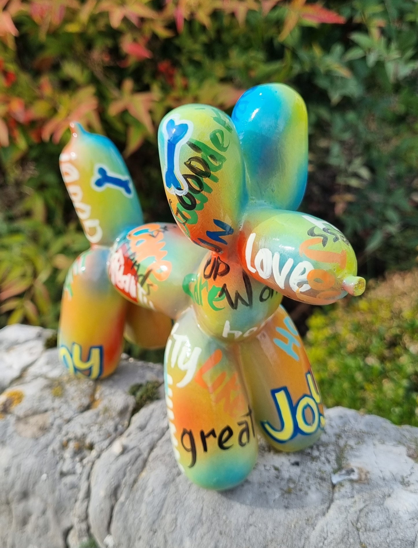 Balloon dog statue in resin, length 7 inches (18 centimeters)