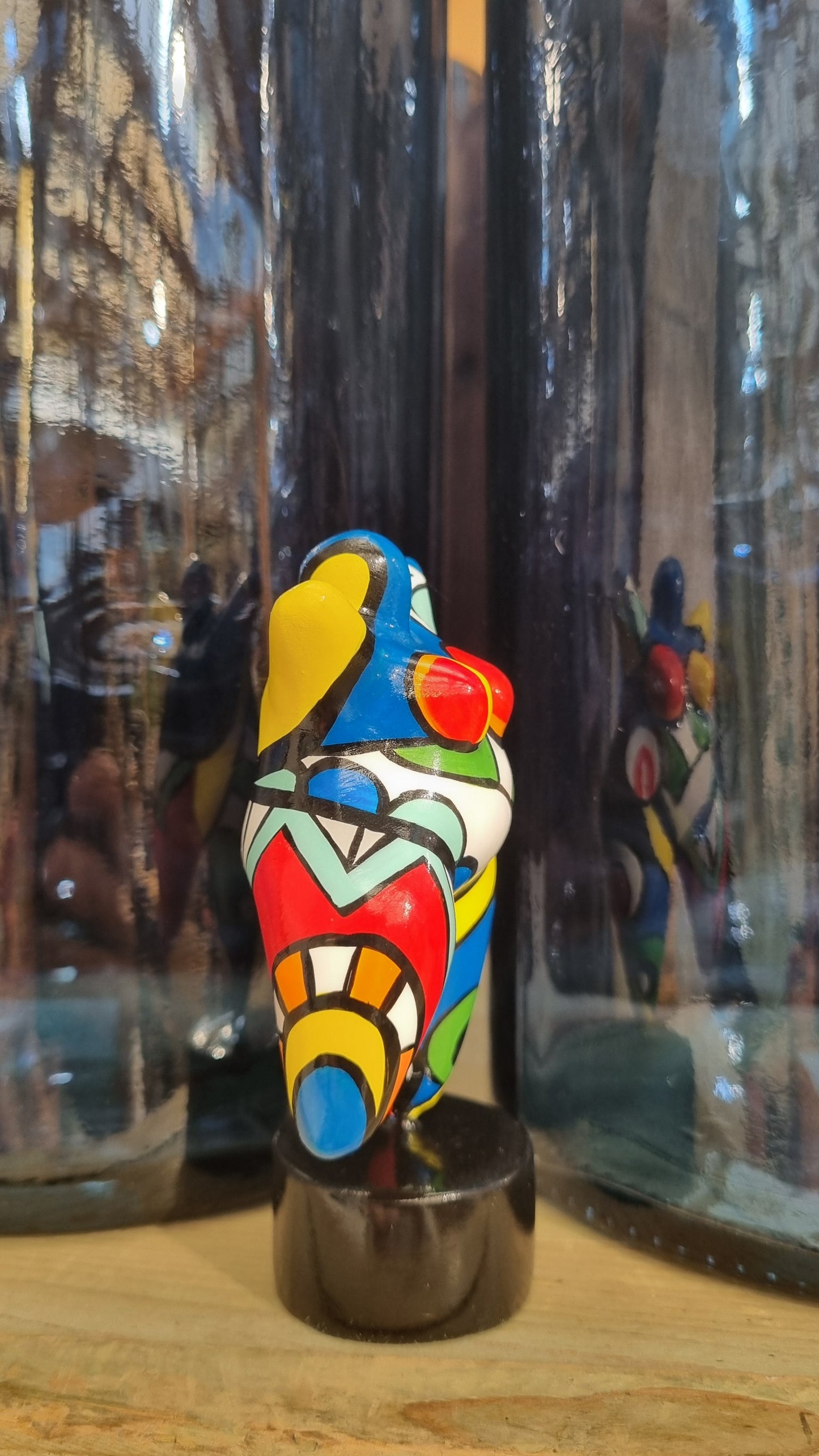 Sculpture of a round & curvy woman, resin colorful. Height 12 centimeters