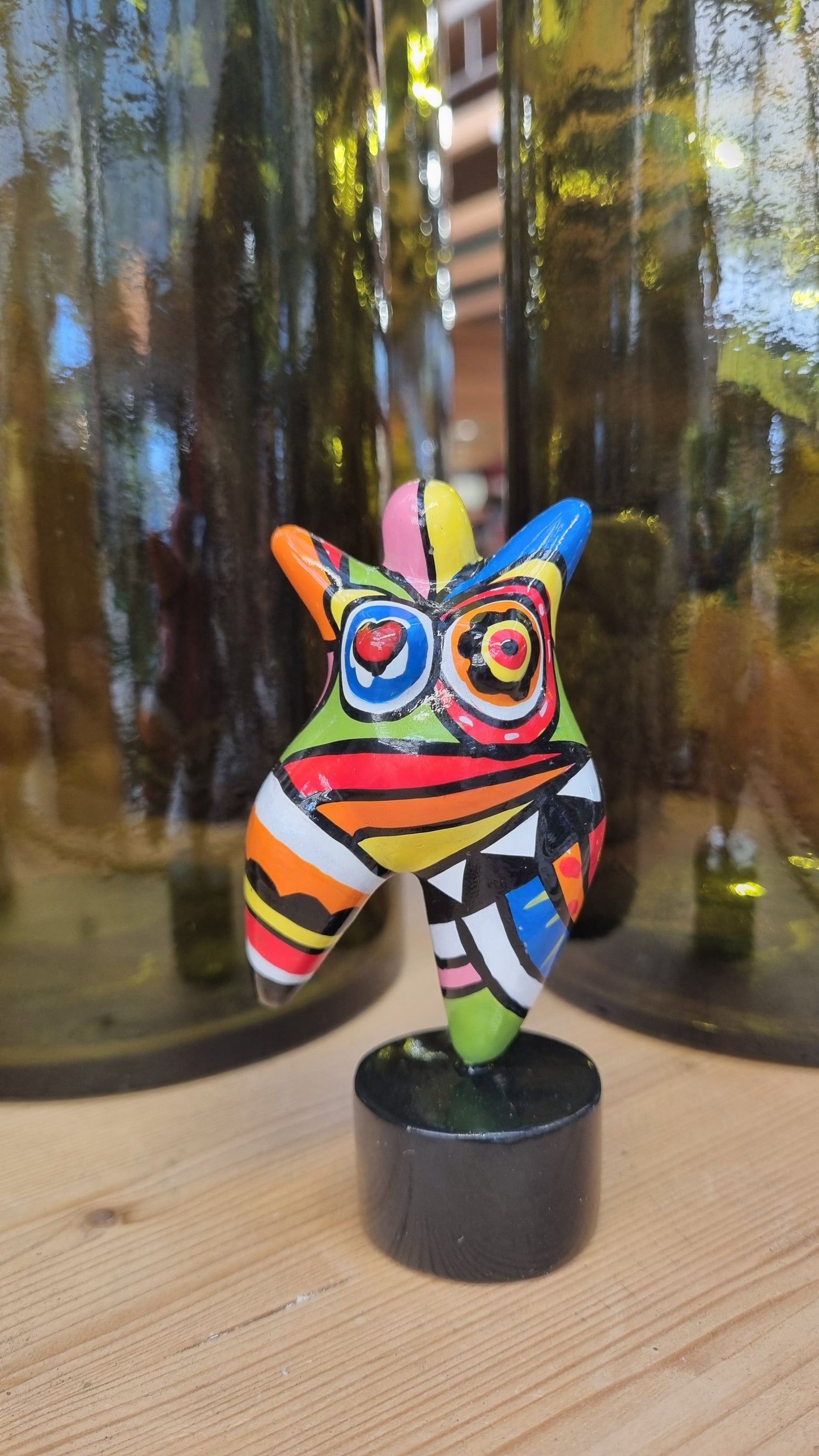 Sculpture of a round & curvy woman, resin colorful. Height 12 centimeters