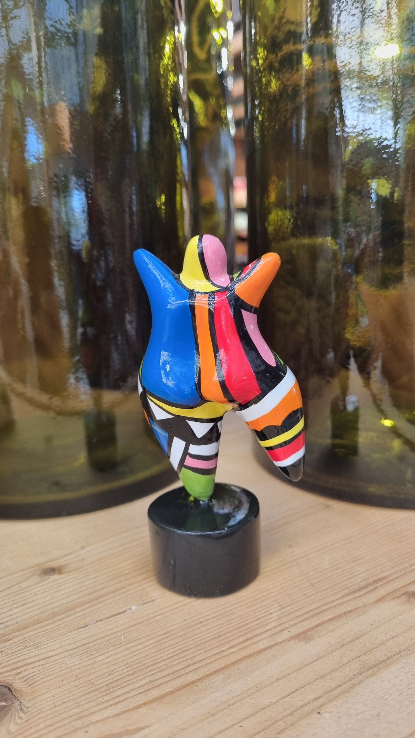 Sculpture of a round & curvy woman, resin colorful. Height 12 centimeters