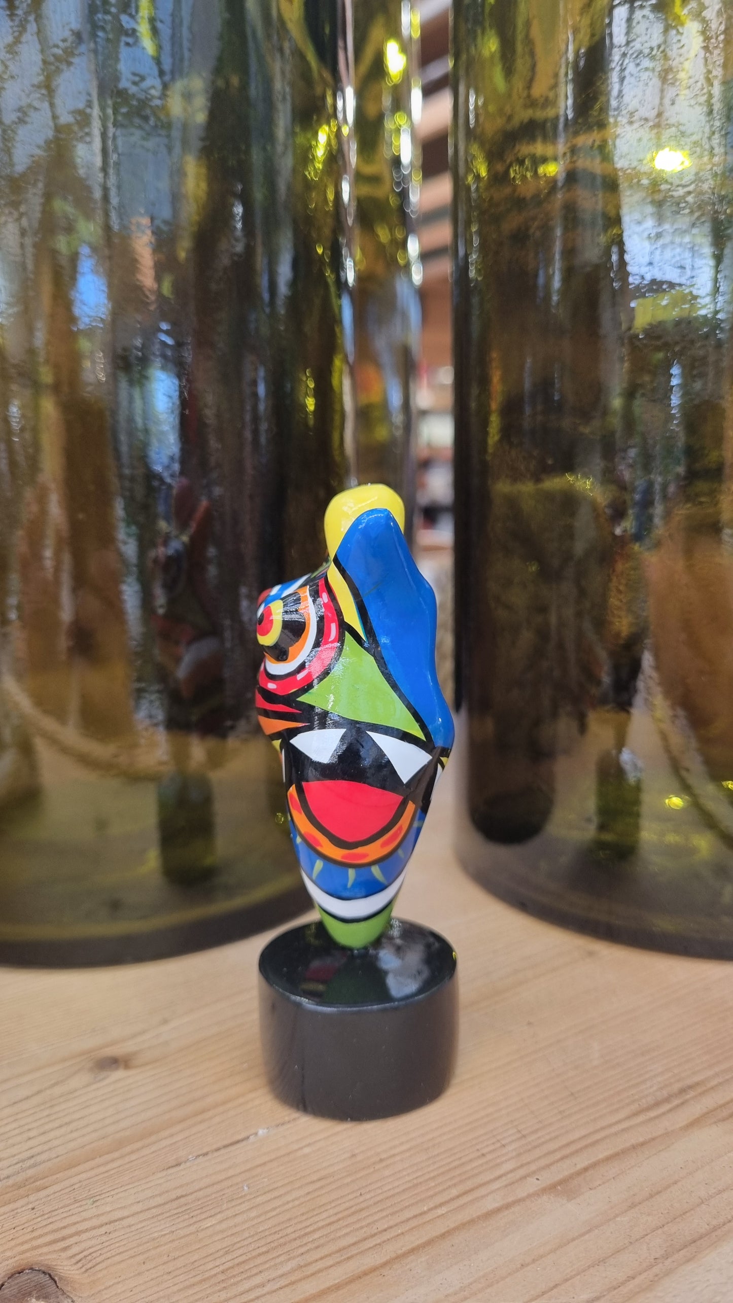 Sculpture of a round & curvy woman, resin colorful. Height 12 centimeters