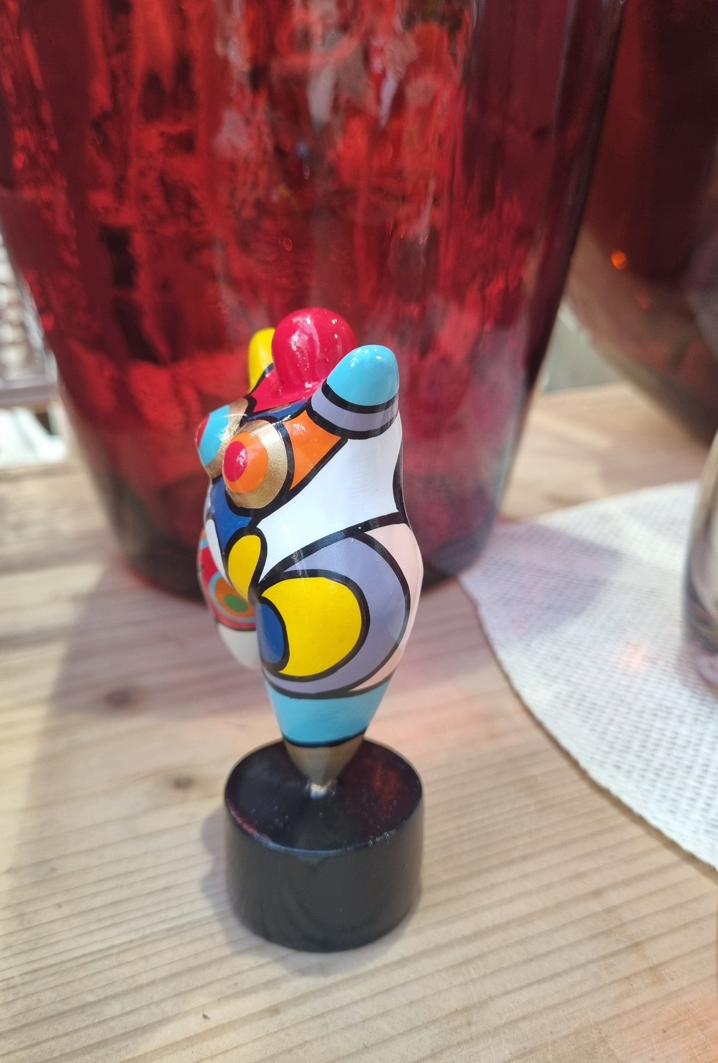 Sculpture of a round & curvy woman, resin colorful.. Height 12 centimeters