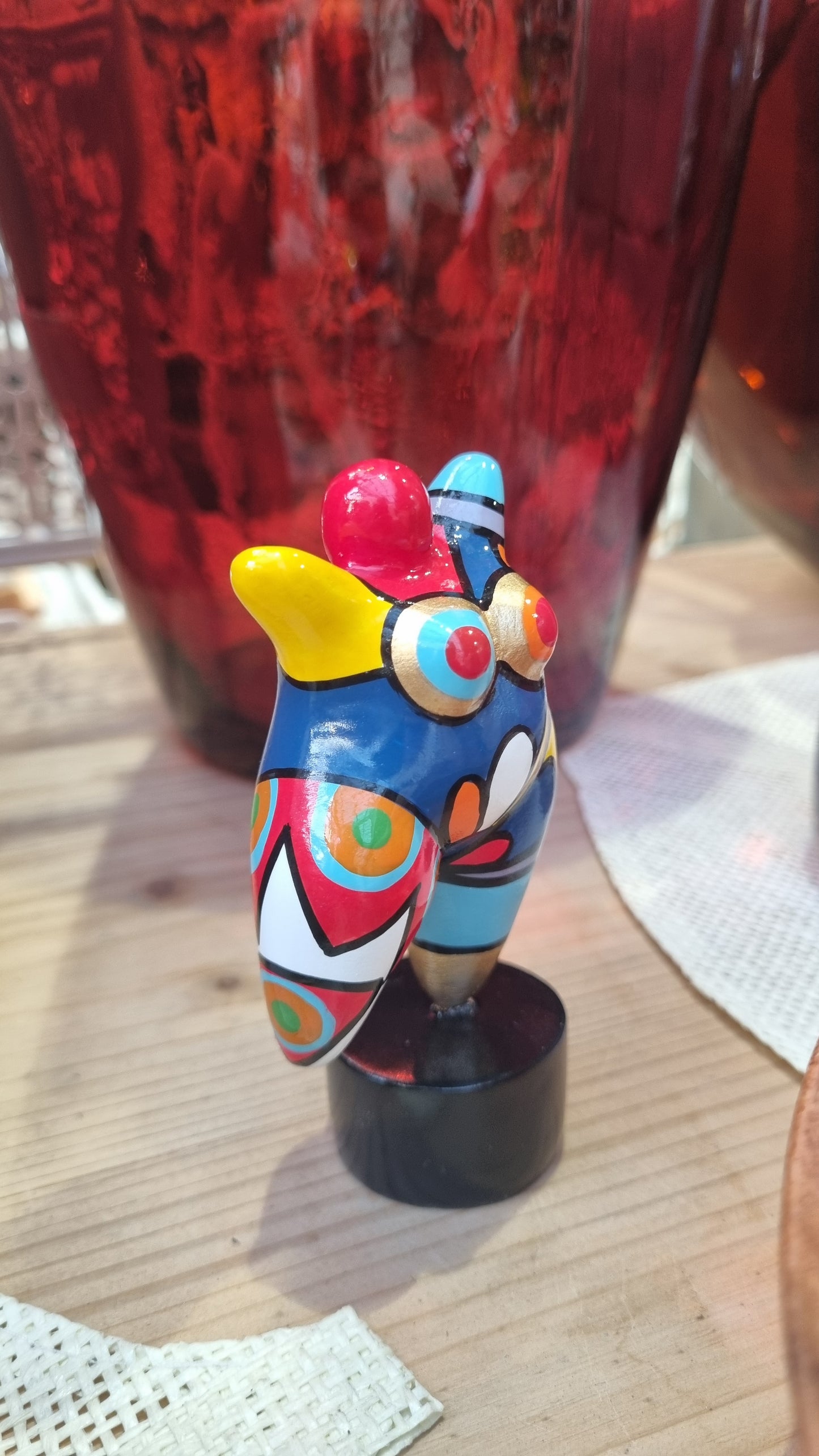 Sculpture of a round & curvy woman, resin colorful.. Height 12 centimeters