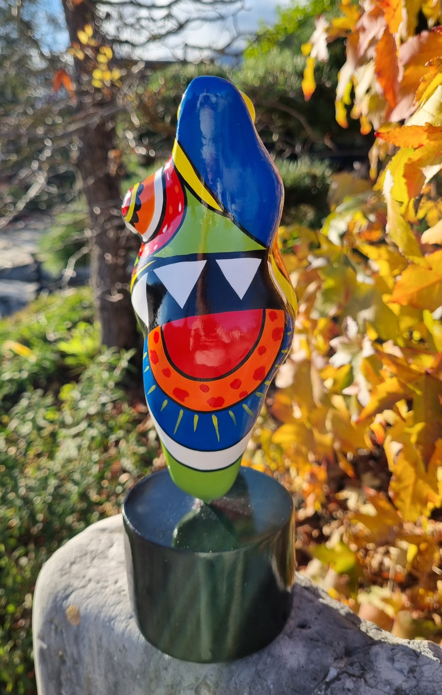 Sculpture of a round & curvy woman, resin colorful.. Height 26 centimeters