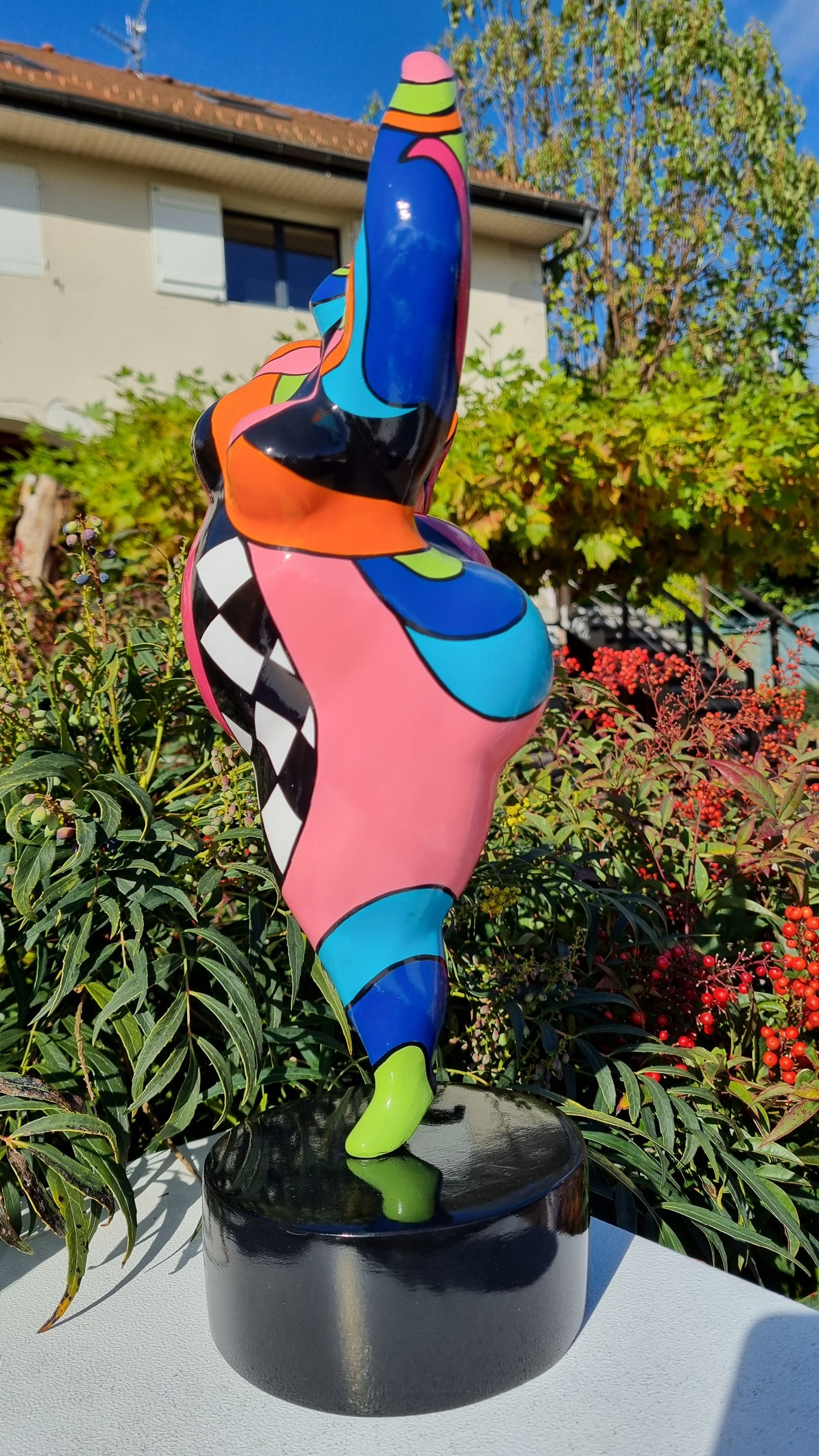 Sculpture of a round & curvy woman, resin colorful. Height 38 centimeters