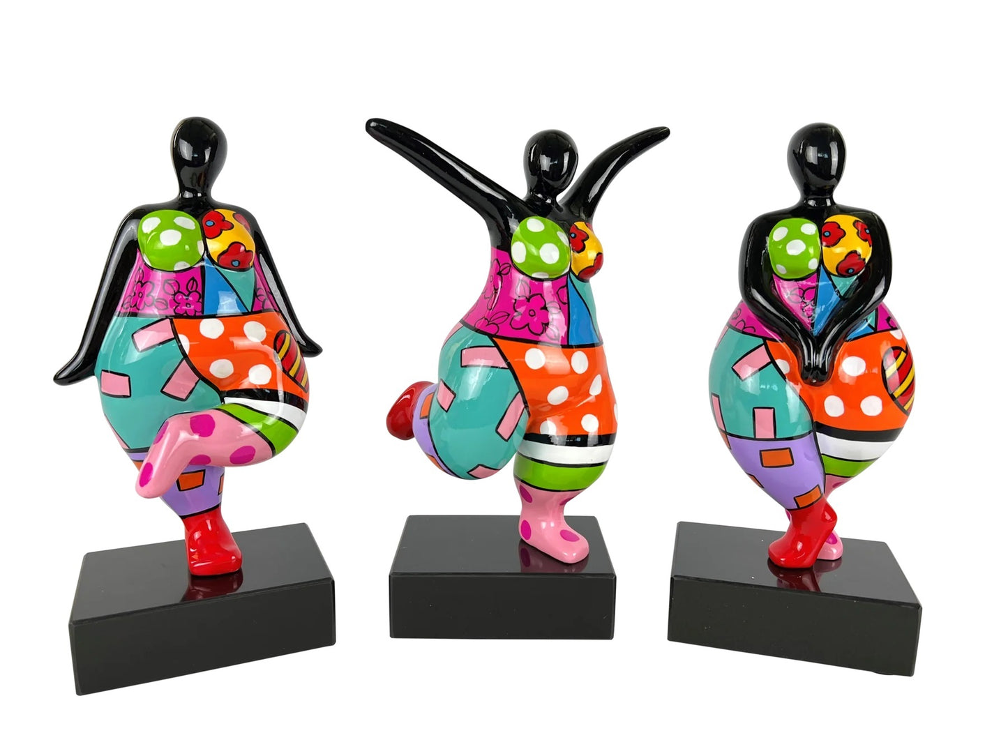 Sculpture femme style Nana, en résine multicolore. Hauteur 31 centimètres