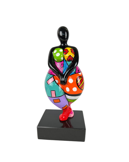 Sculpture femme style Nana, en résine multicolore. Hauteur 31 centimètres