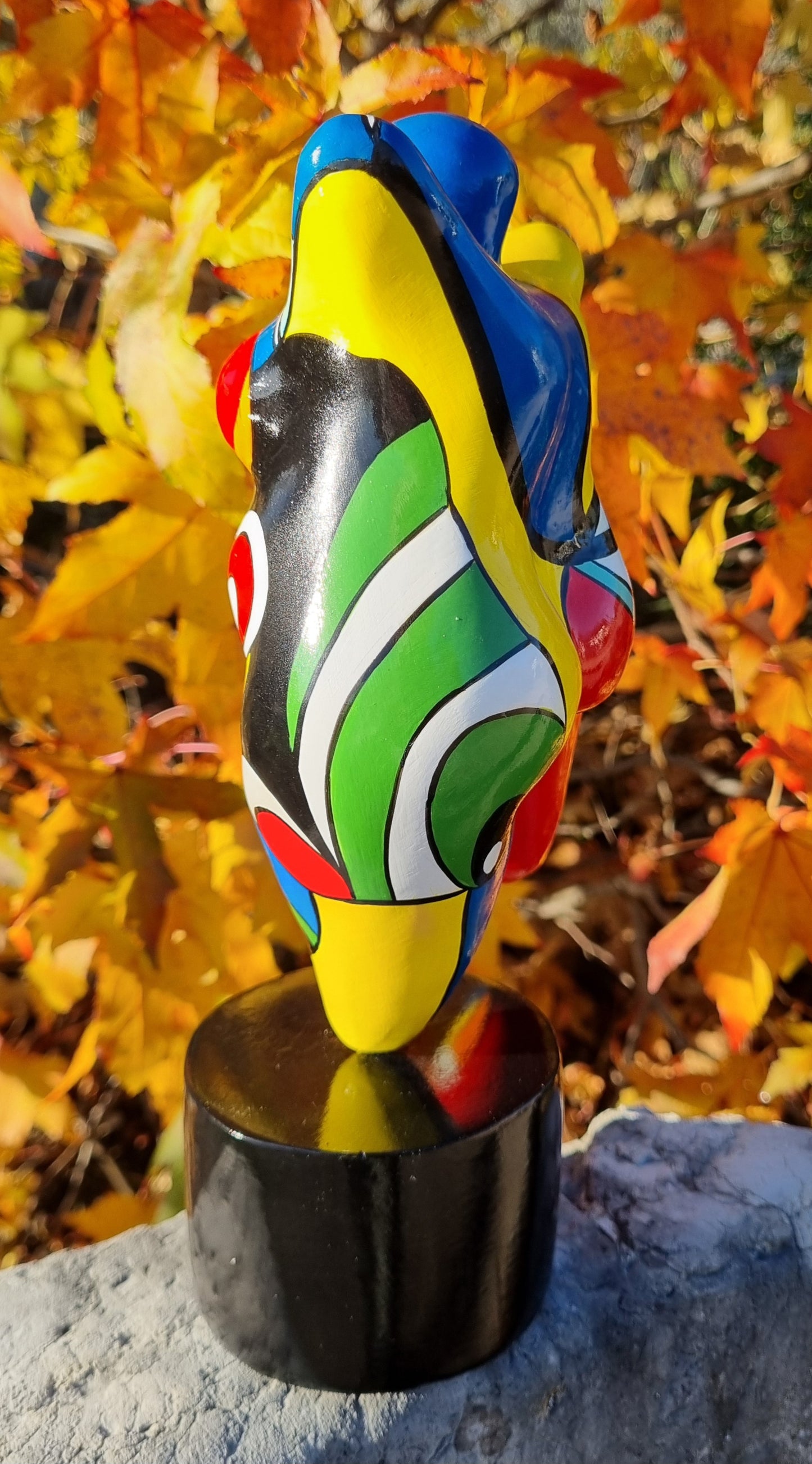 Sculpture of a round & curvy woman, resin colorful. Height 26 centimeters