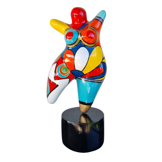 Statue de femme ronde danseuse, en résine multicolore. Hauteur 26 centimètres