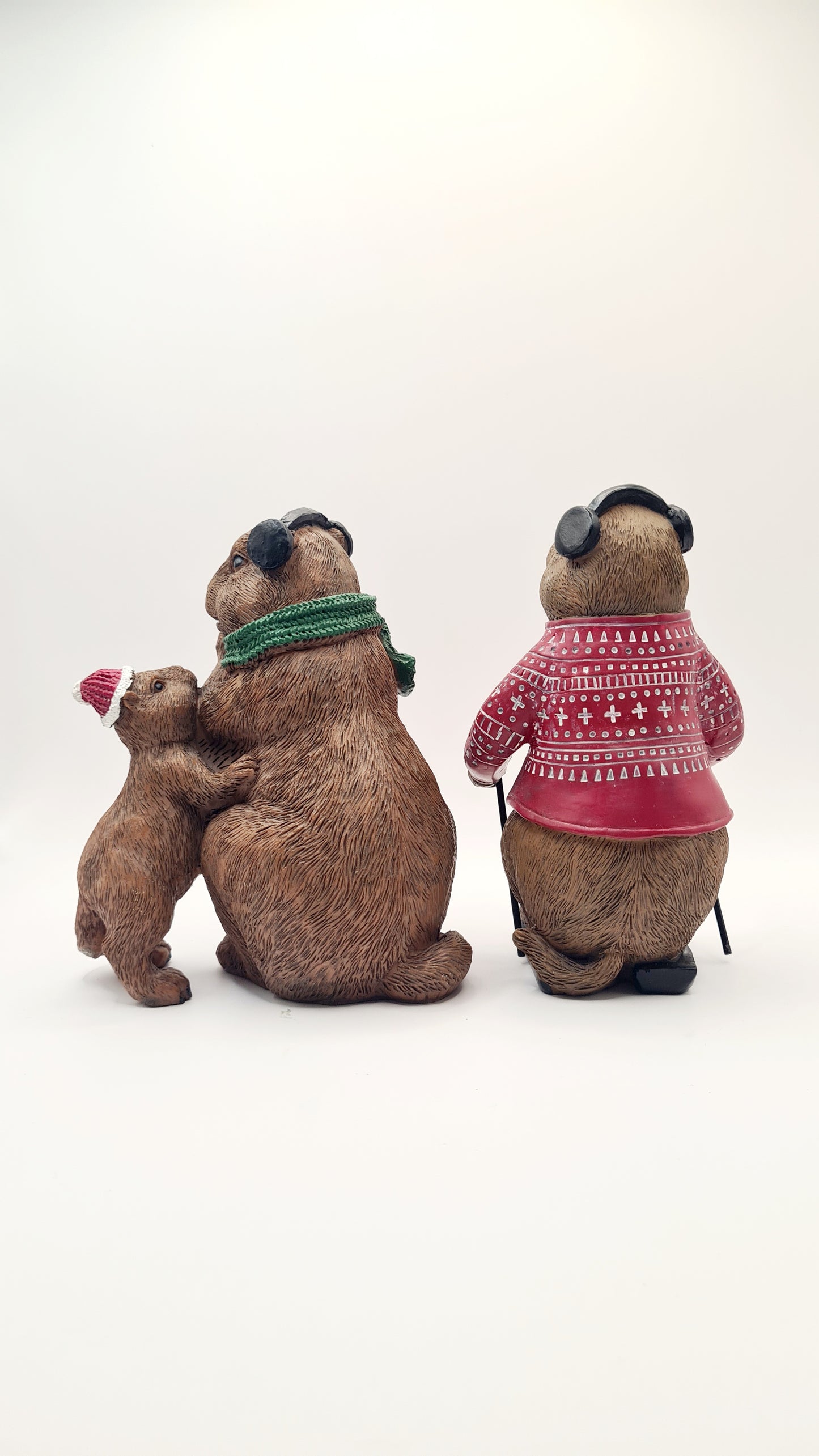 Lot of 2 statues, "Marmot Family in Winter", height 15 centimeters, for Christmas decoration