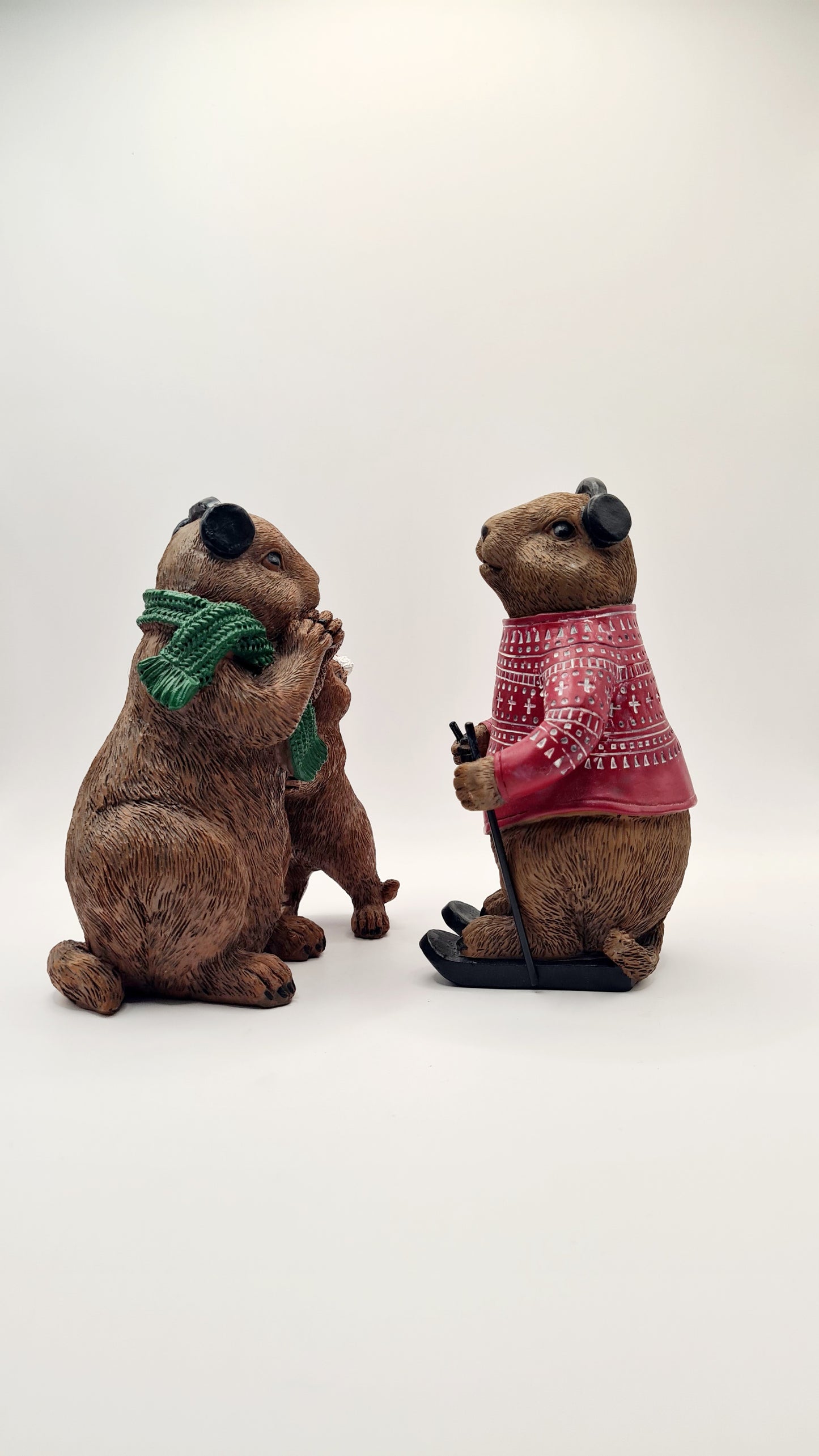 Lot of 2 statues, "Marmot Family in Winter", height 15 centimeters, for Christmas decoration