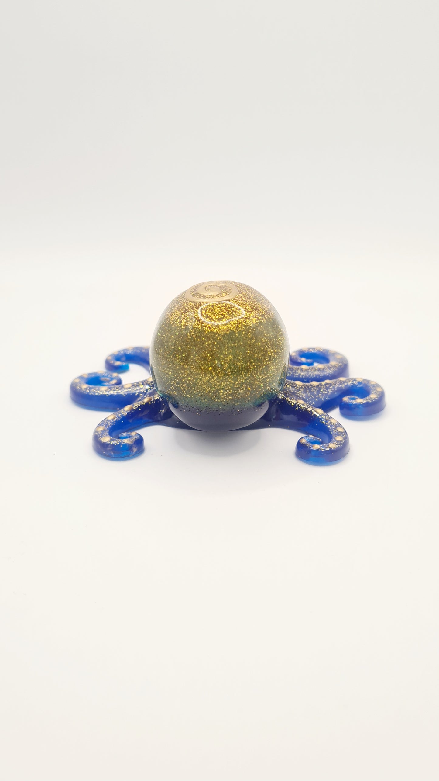 Octopus statue, blue resin, length 10 centimeters, unique piece