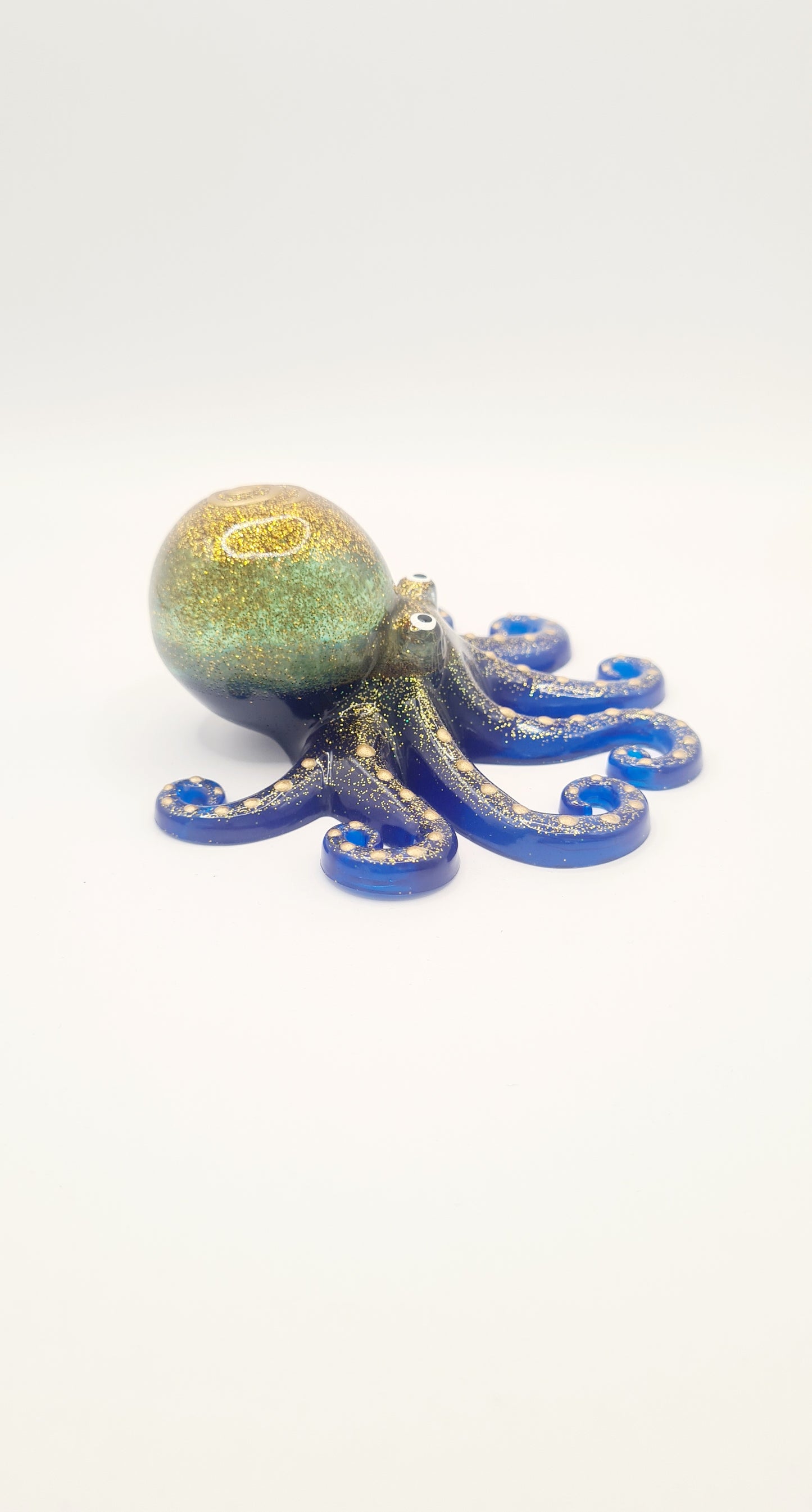 Octopus statue, blue resin, length 10 centimeters, unique piece